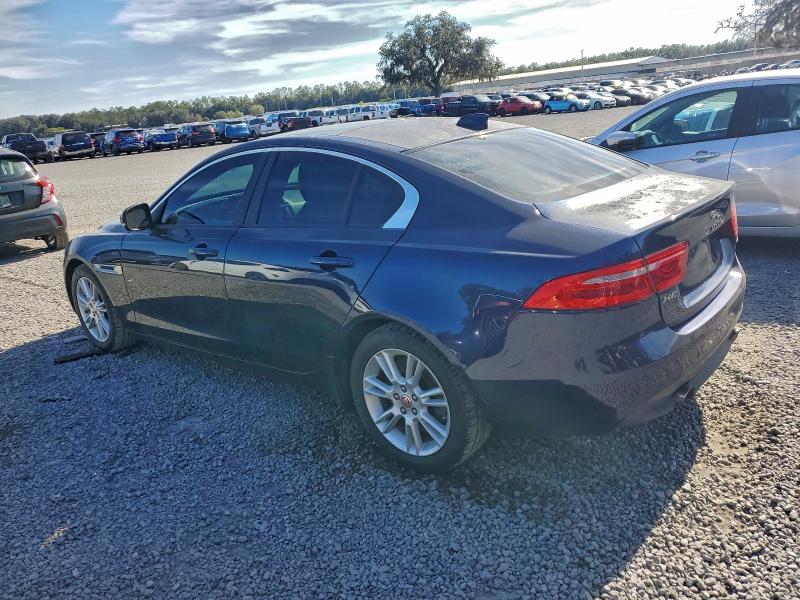 Фото 2 - JAGUAR XE