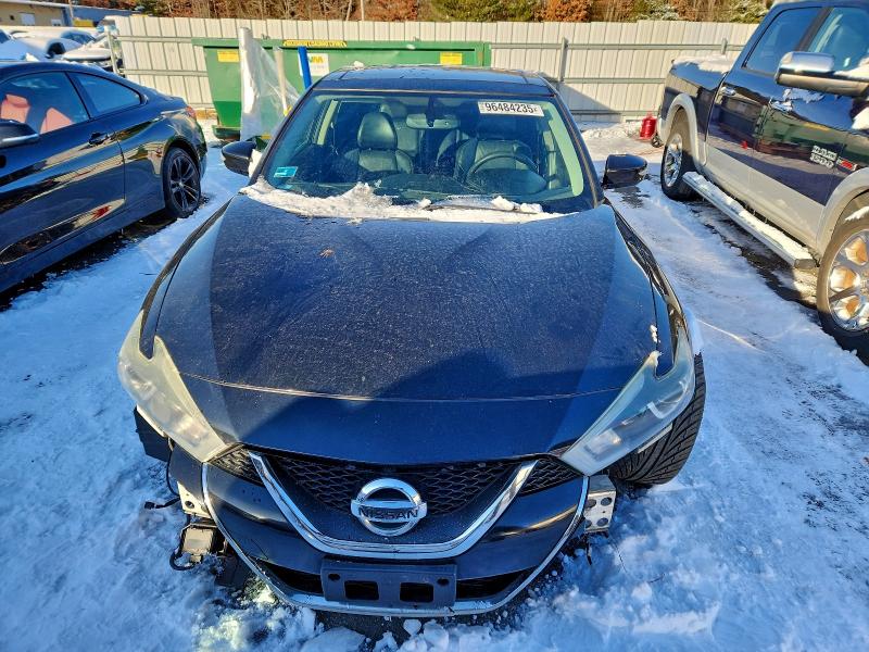 Фото 5 - NISSAN MAXIMA