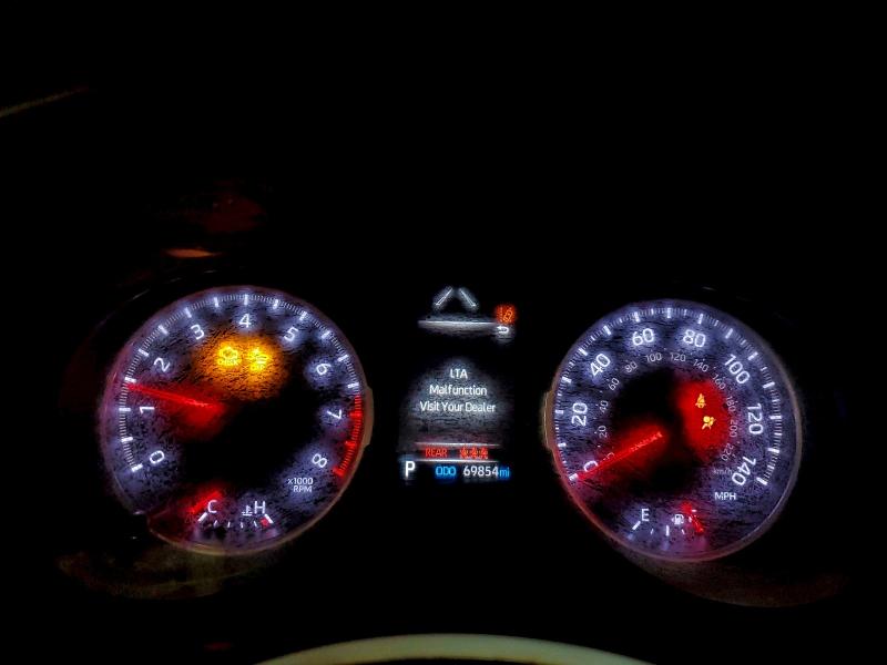 Фото 9 - TOYOTA RAV4