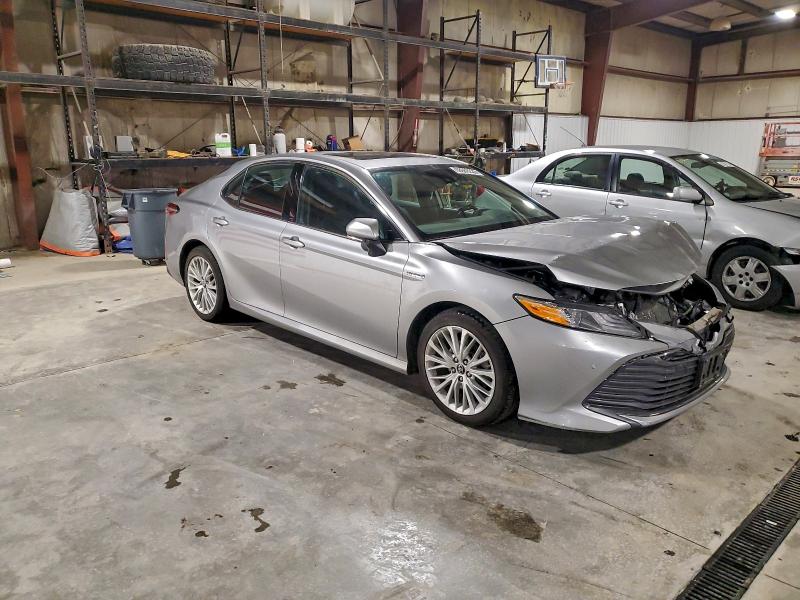 Фото 4 - TOYOTA CAMRY