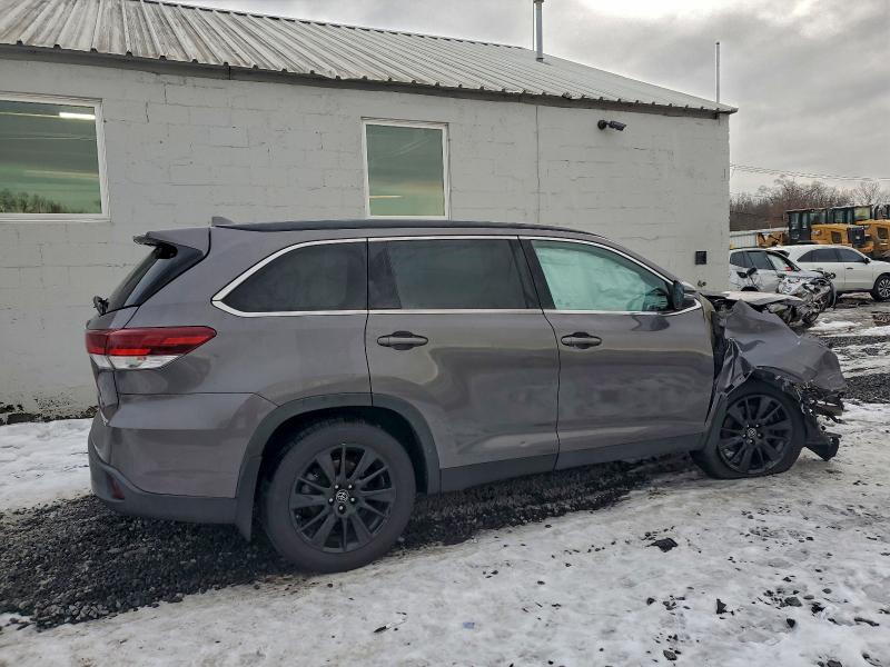 Фото 3 - TOYOTA HIGHLANDER