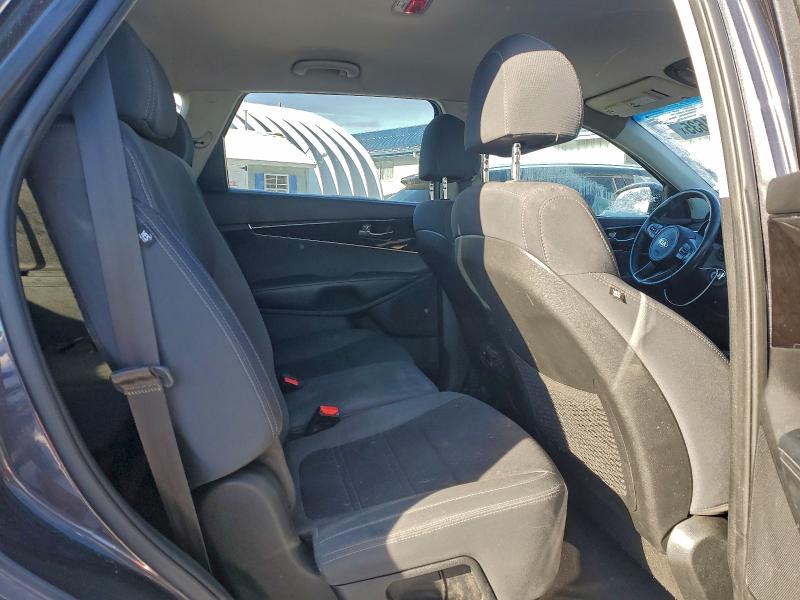 Фото 11 - KIA SORENTO