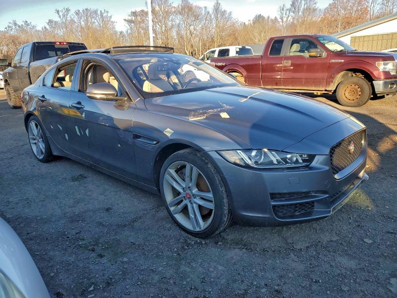 Фото 4 - JAGUAR XE