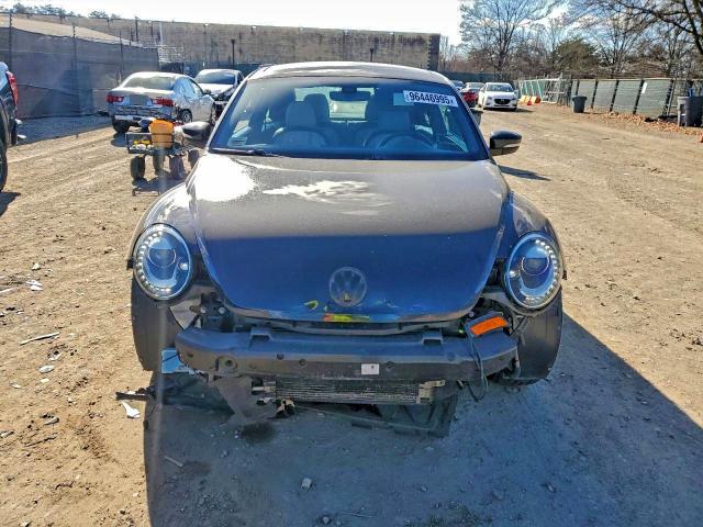 VOLKSWAGEN BEETLE 2018 VIN 3VWFD7AT8JM705141