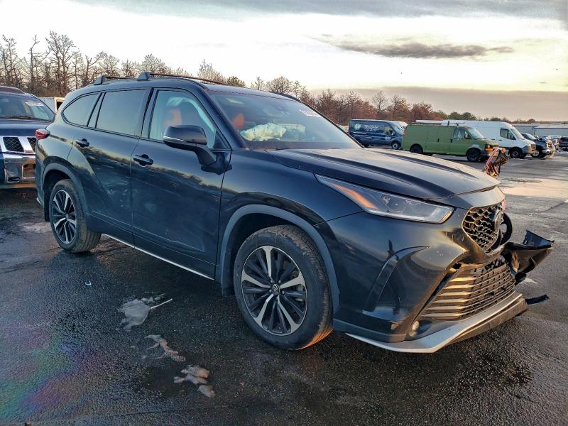 Фото 4 - TOYOTA HIGHLANDER