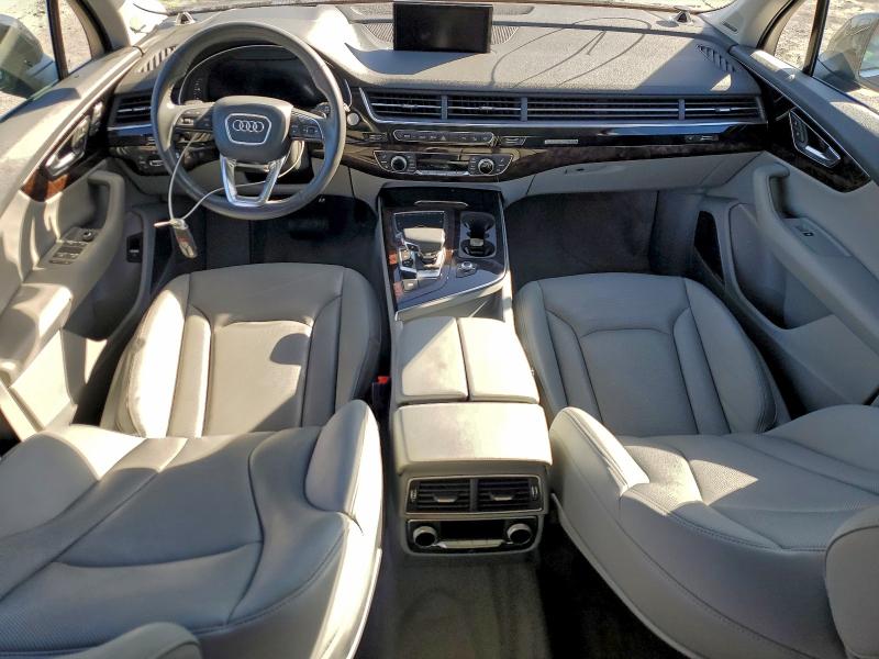 Фото 8 - AUDI Q7