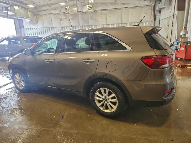 Фото 2 - KIA SORENTO