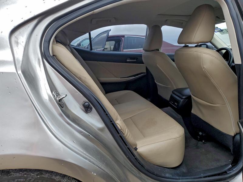 Фото 10 - LEXUS IS