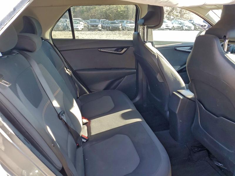 Фото 10 - KIA NIRO