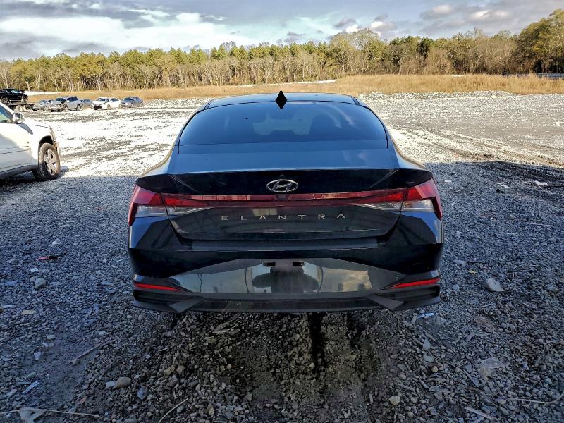 Фото 6 - HYUNDAI ELANTRA