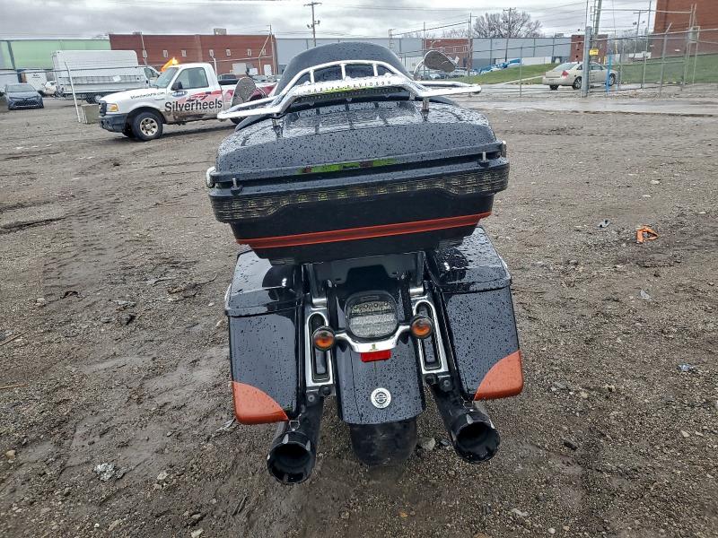 HARLEY-DAVIDSON FLTRUSE CV 2015