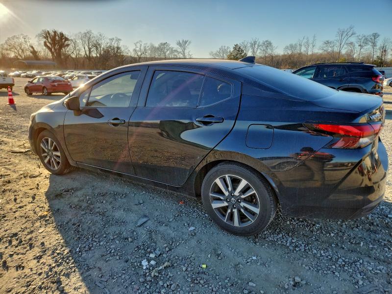 Фото 2 - NISSAN VERSA