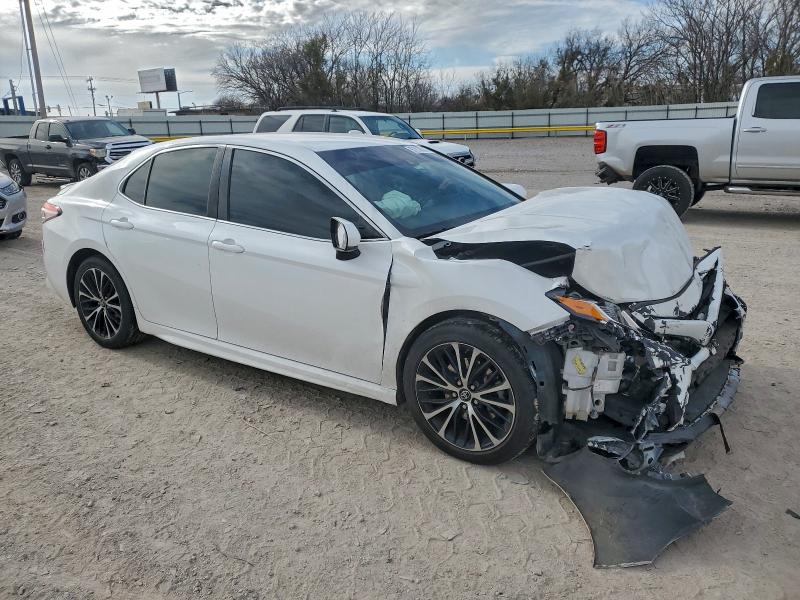 Фото 4 - TOYOTA CAMRY