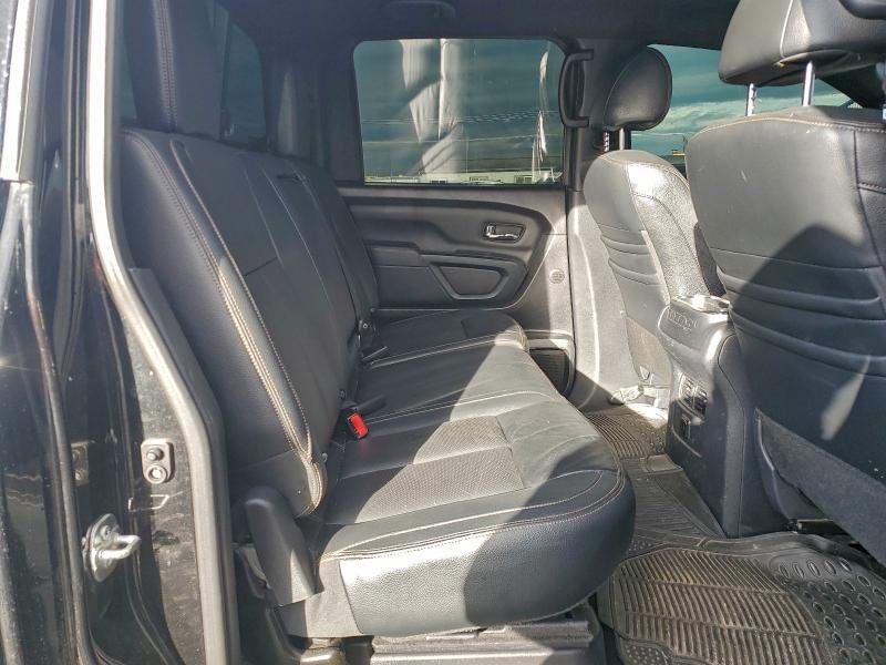 Фото 10 - NISSAN TITAN