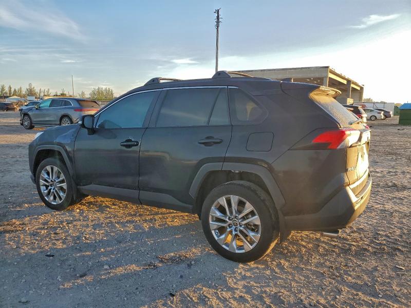 Фото 2 - TOYOTA RAV4