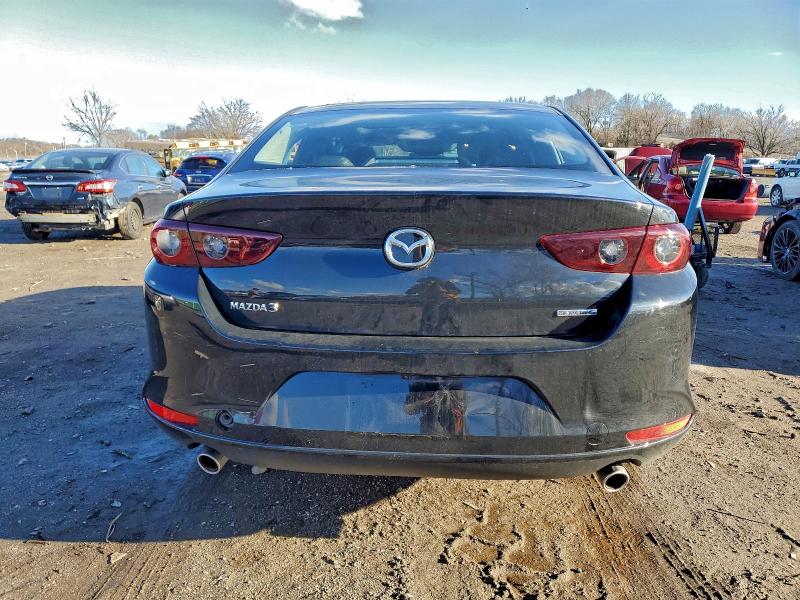 Фото 6 - MAZDA 3