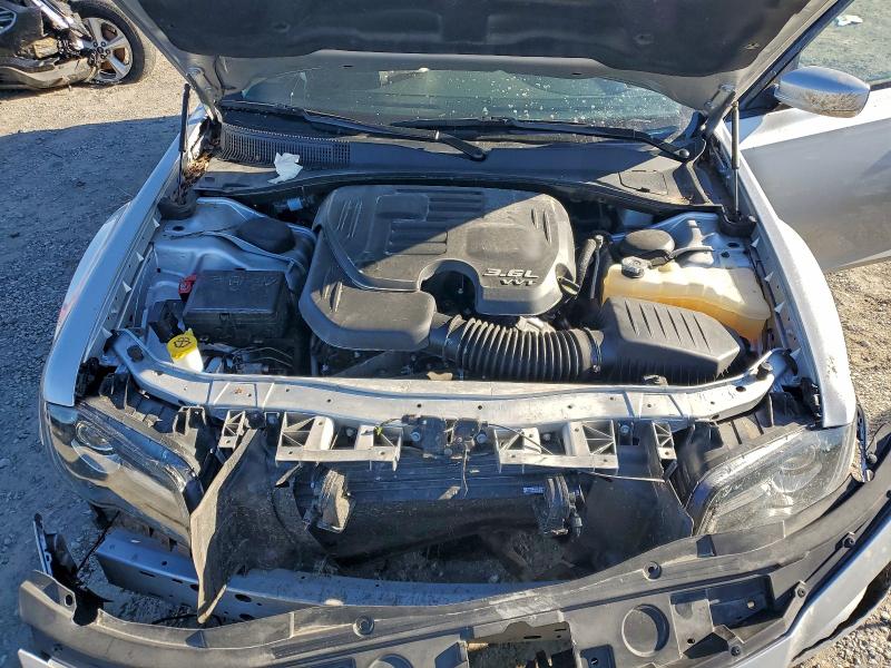 Фото 11 - CHRYSLER 300