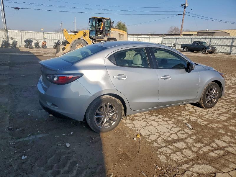 Фото 3 - TOYOTA YARIS