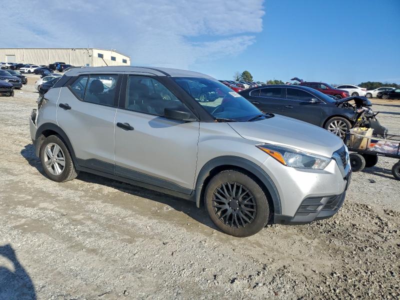 Фото 4 - NISSAN KICKS