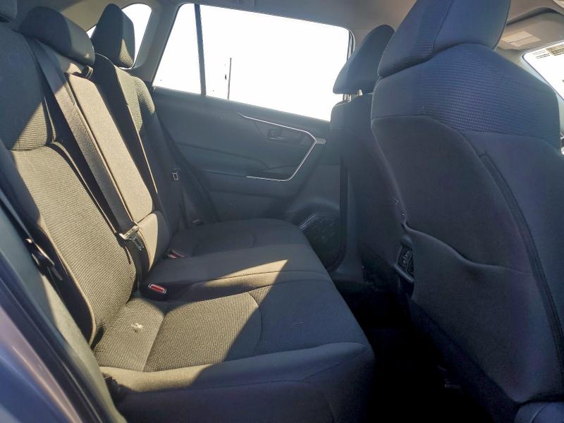 Фото 11 - TOYOTA RAV4