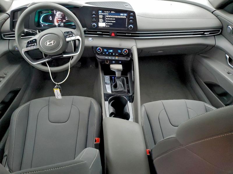 Фото 8 - HYUNDAI ELANTRA