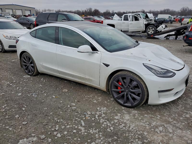 Фото 4 - TESLA MODEL 3