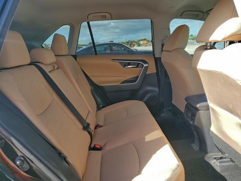 Фото 11 - TOYOTA RAV4