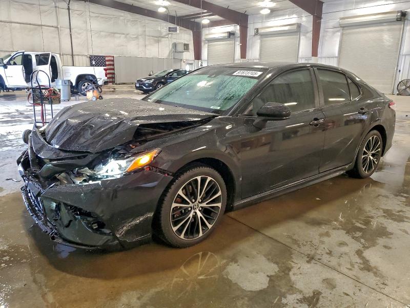 Фото 1 - TOYOTA CAMRY