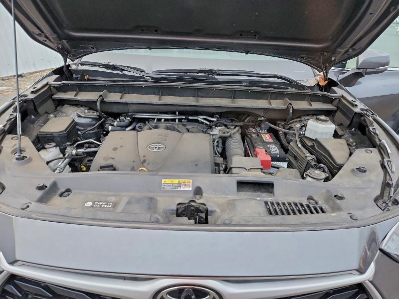 Фото 12 - TOYOTA HIGHLANDER