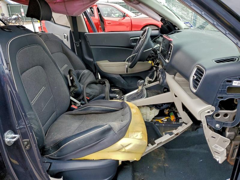 Фото 7 - HYUNDAI VENUE