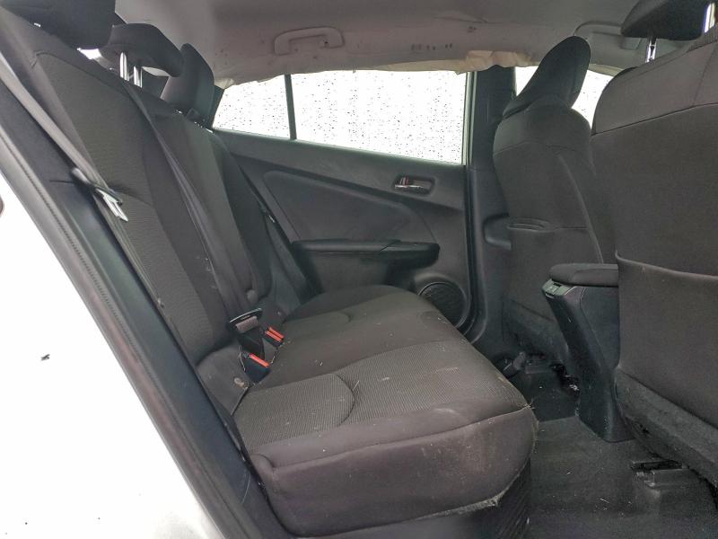 Фото 10 - TOYOTA PRIUS