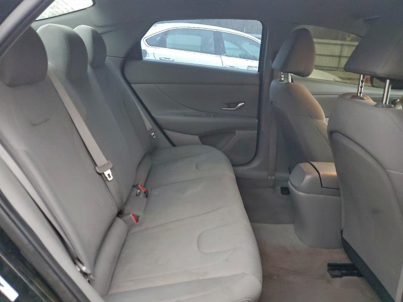 Фото 10 - HYUNDAI ELANTRA