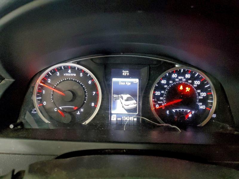 Фото 9 - TOYOTA CAMRY