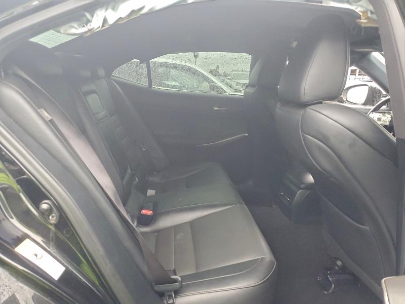 Фото 10 - LEXUS IS