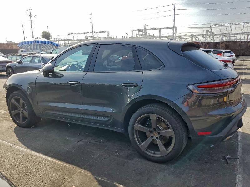 Фото 2 - PORSCHE MACAN