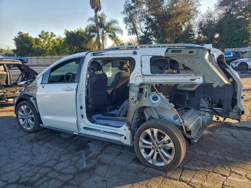 Фото 2 - TOYOTA SIENNA