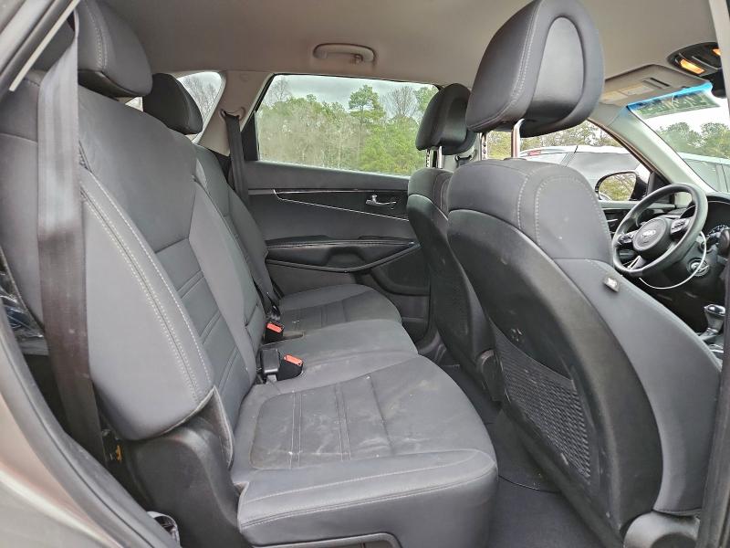 Фото 11 - KIA SORENTO