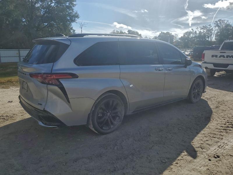 Фото 3 - TOYOTA SIENNA