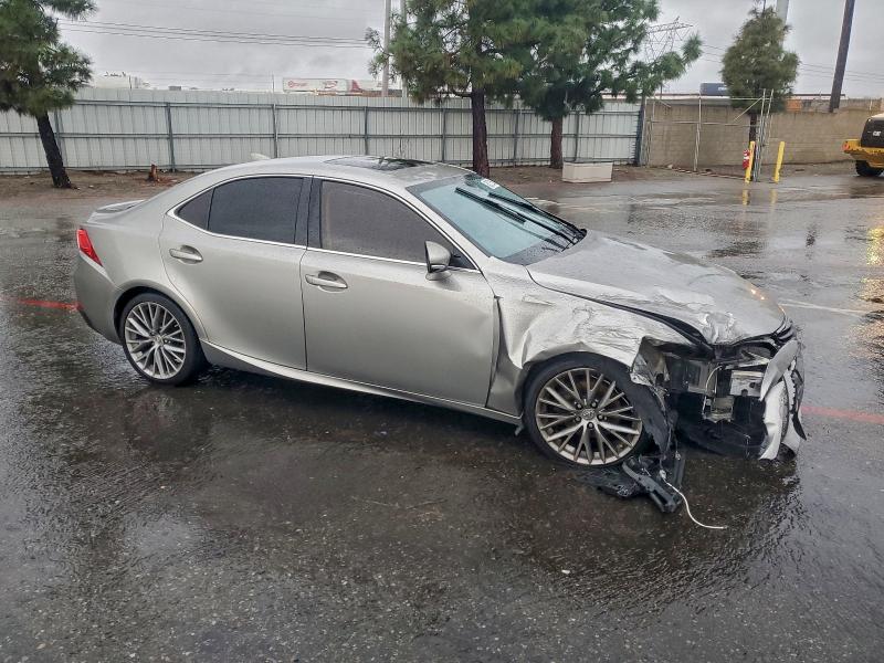 Фото 4 - LEXUS IS