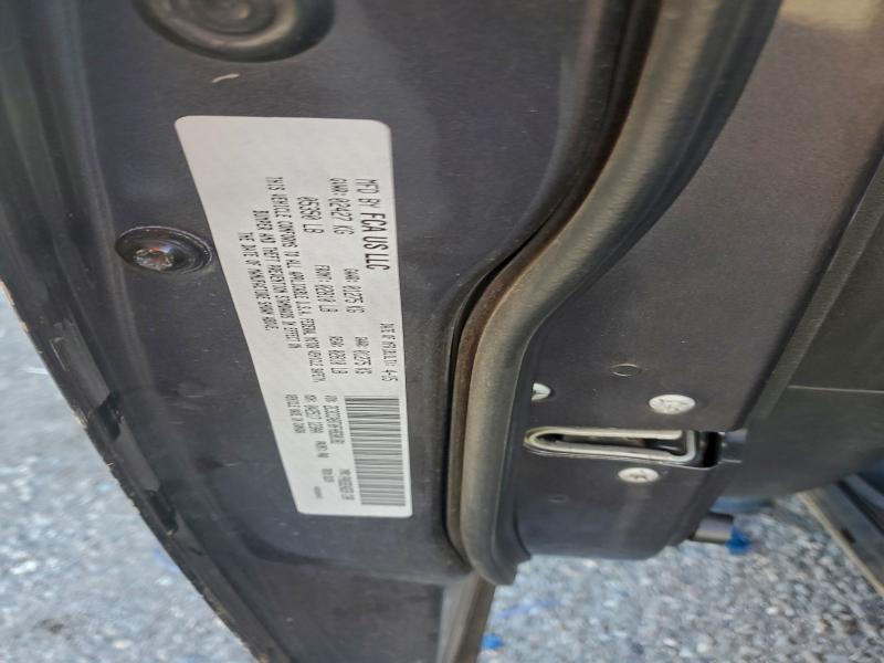 Фото 12 - CHRYSLER 300