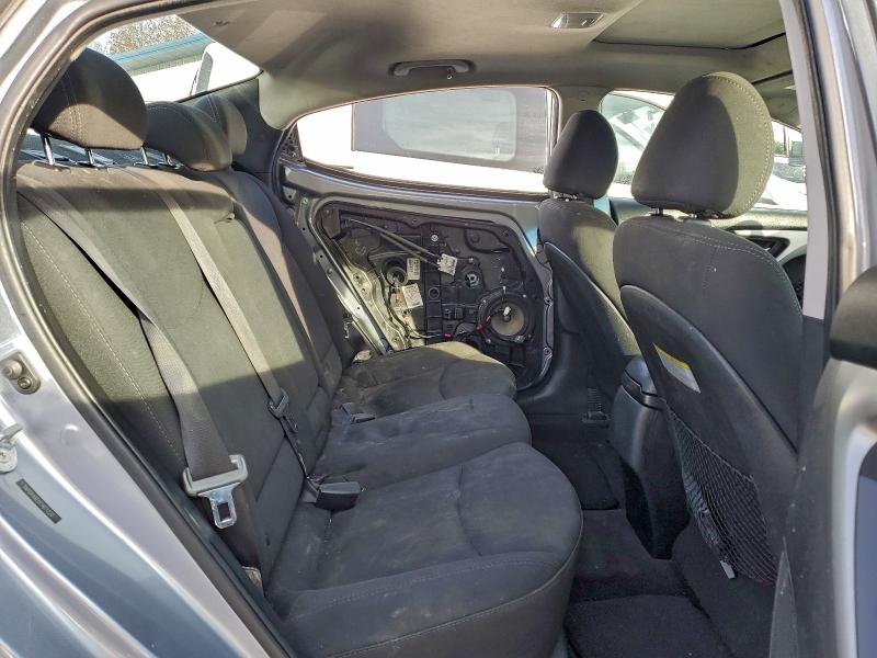 Фото 10 - HYUNDAI ELANTRA