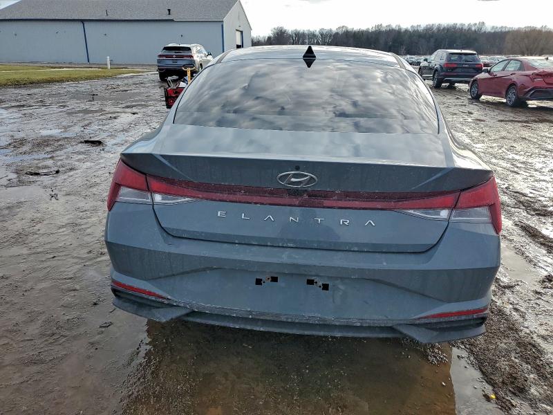 Фото 6 - HYUNDAI ELANTRA