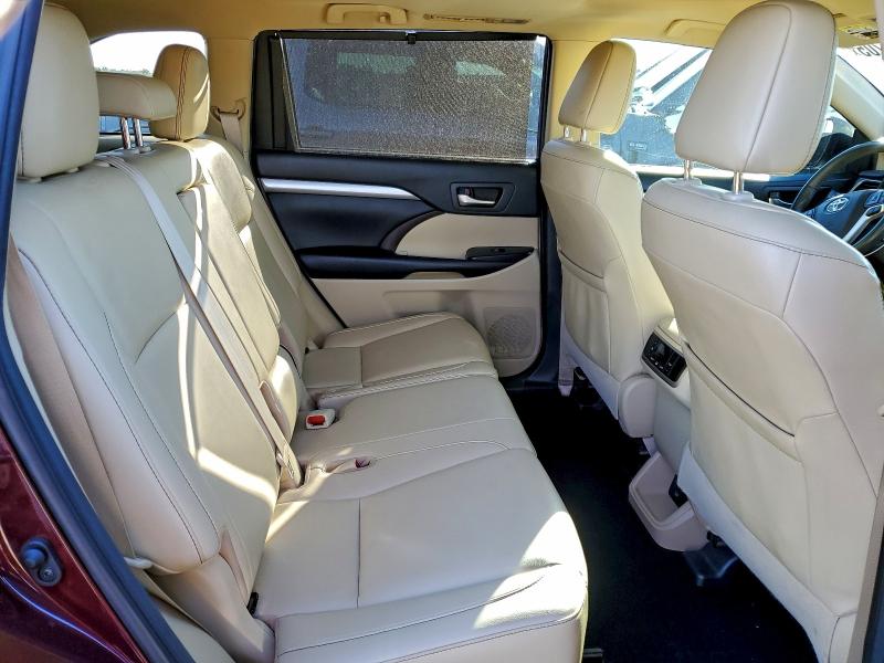 Фото 11 - TOYOTA HIGHLANDER