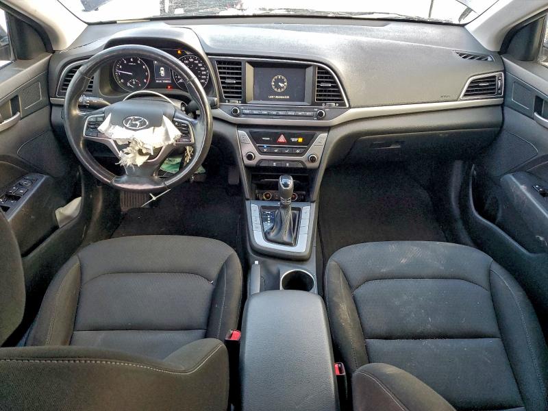 Фото 8 - HYUNDAI ELANTRA