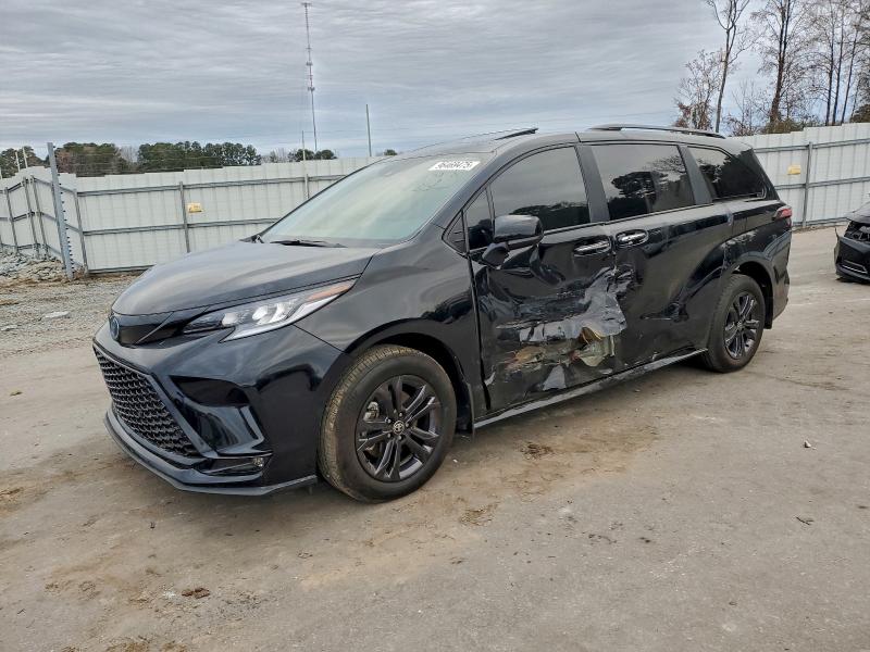 Фото 1 - TOYOTA SIENNA