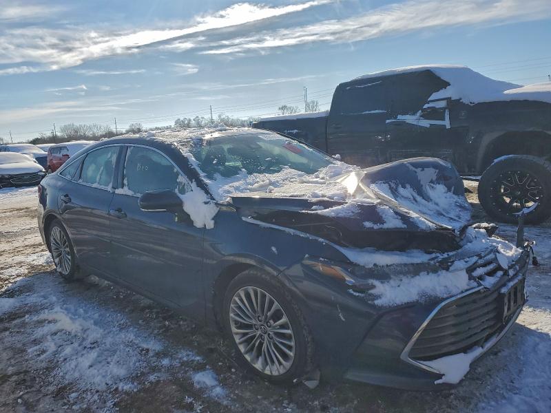 Фото 4 - TOYOTA AVALON