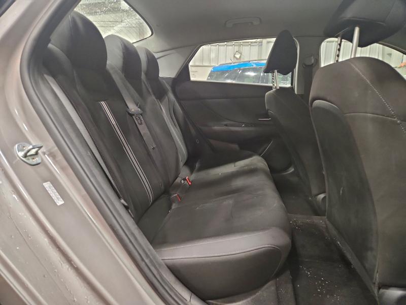 Фото 10 - HYUNDAI ELANTRA