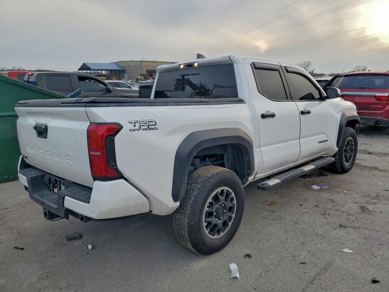 Фото 3 - TOYOTA TACOMA