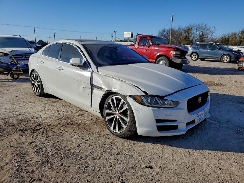 Фото 4 - JAGUAR XE