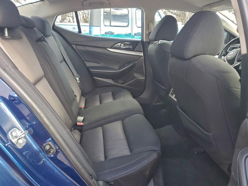 Фото 10 - NISSAN MAXIMA